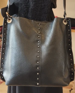 BOLSO TACHUELAS NEGRO