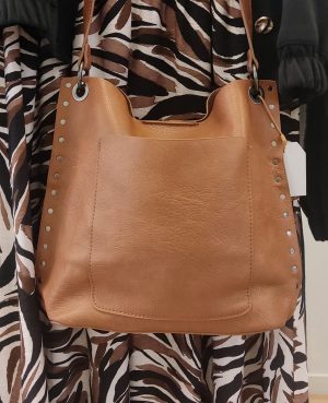 BOLSO TACHUELAS CUERO